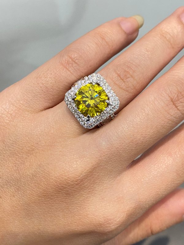 The Archives | LVNA Signatures Rare 6.2cts Fancy Vivid Yellow Round Diamond Ring 18kt GIA Certified Online Sale